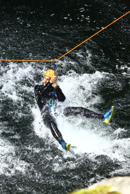  Zipline descent. 