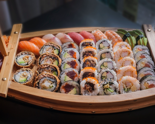Sushi in barca a vela.