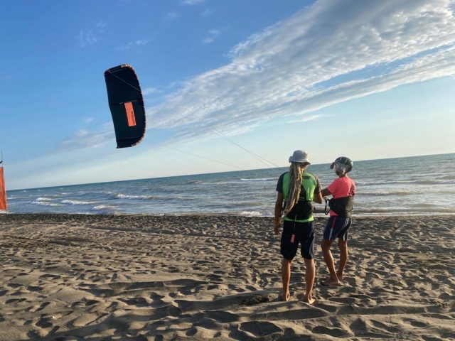 Private Kitesurf lesson in Lido di Tarquinia 1h