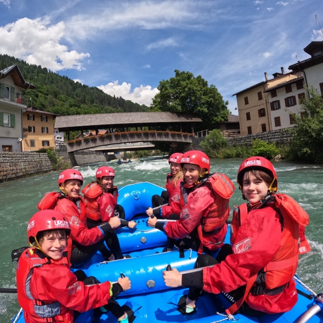 2-hour family rafting on the Noce river
