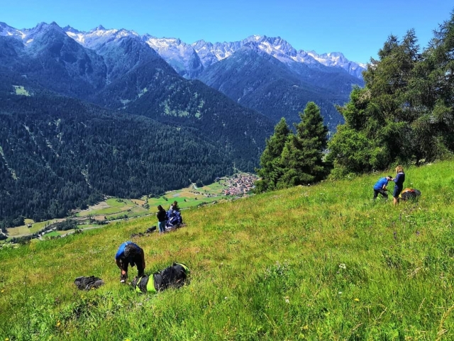 Vorbereitung auf dem Rasen 