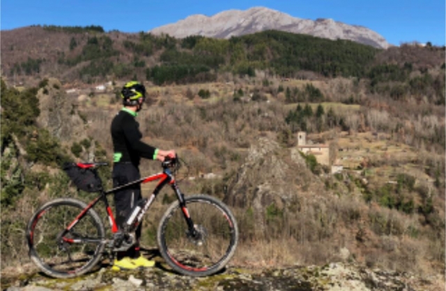 Mountainbike nella natura