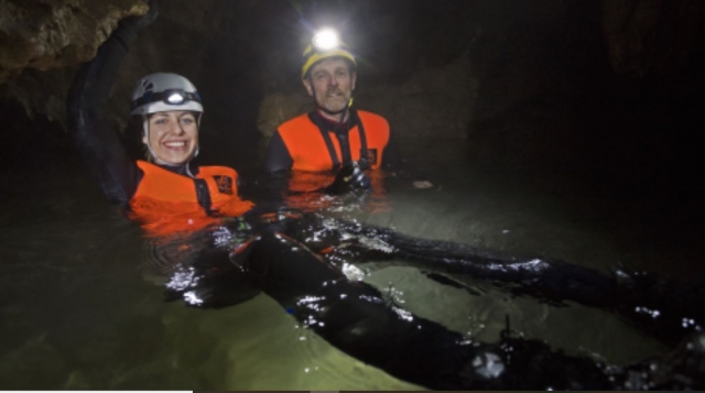  Dos personas aventureras 