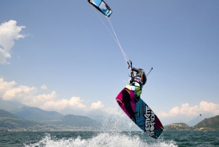 8-hour basic kiteboard course in Malcesine