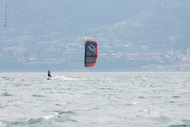 Kiteboard no lago Garda