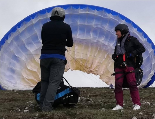 fly in a two-seater paraglider 