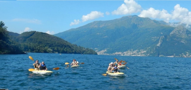 Canoe no lago Como 
