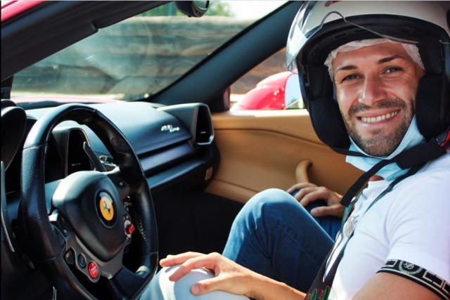  a bordo do Ferrari 