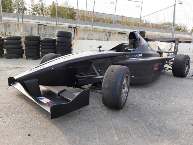 Prova l'adrenalina alla guida di una Formula 4