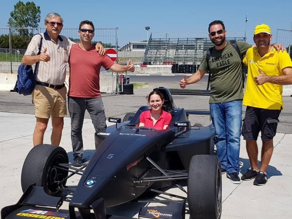 Buvez une Formule 4 à pleine vitesse Buvez une Formule 4 à pleine vitesse