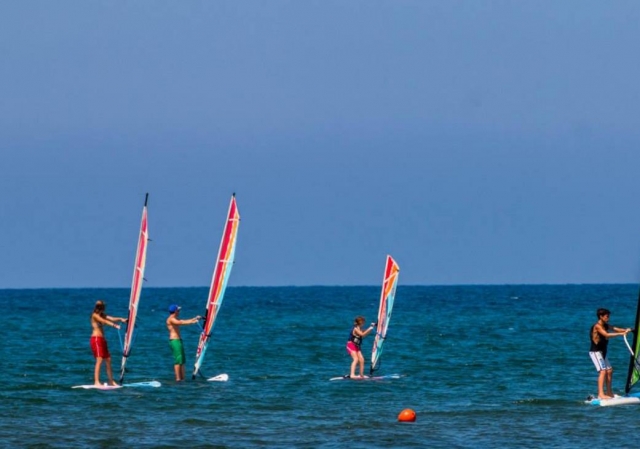 lezione di windsurf in mare