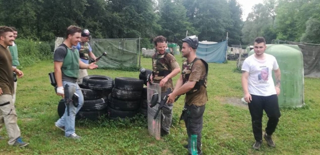  Paintball in company 