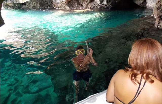  Snorkeling in crystal clear waters 