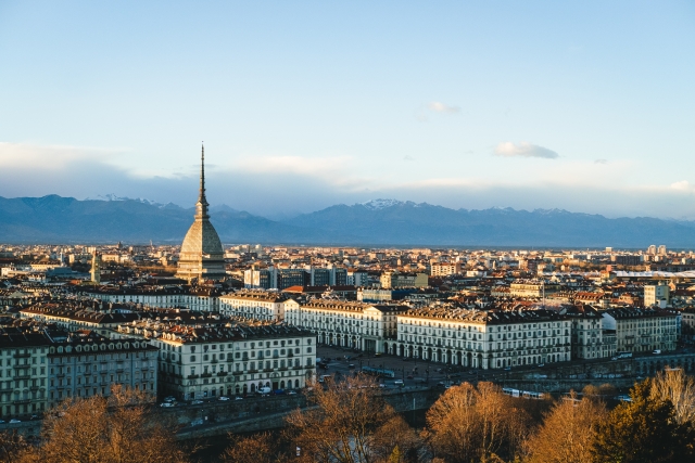  TURIN com suas montanhas