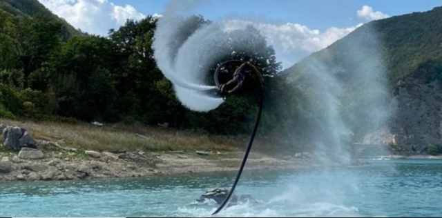  Espectaculares acrobacias en flyboard 