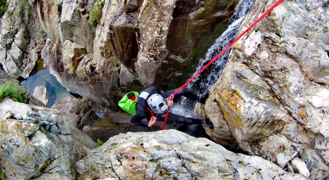  Entre las rocas