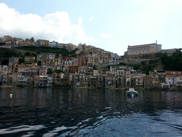  Tropea vom Wasser aus
