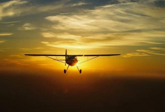 il nostro aero al tramonto