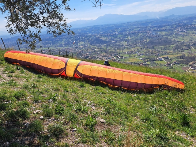 La vela a terra prima del decollo
