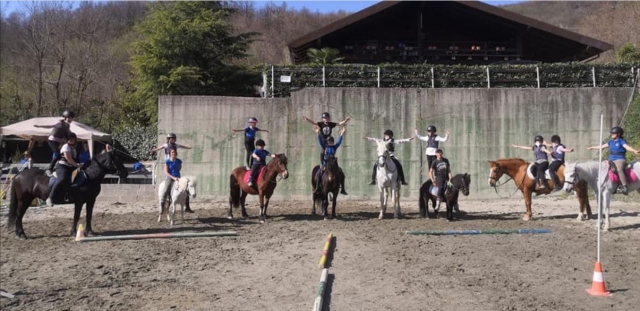  Fun on horseback