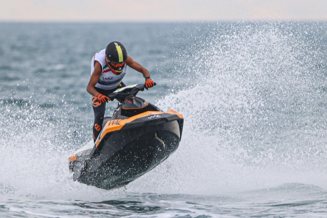 Stand up jet ski sur le lac Cava pendant 1 heure