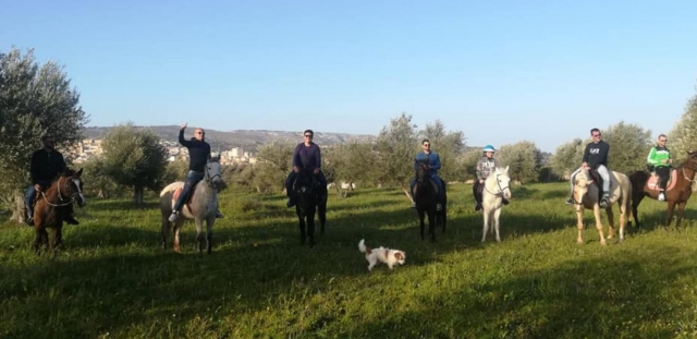  Tous ensemble lors de cette balade à cheval 
