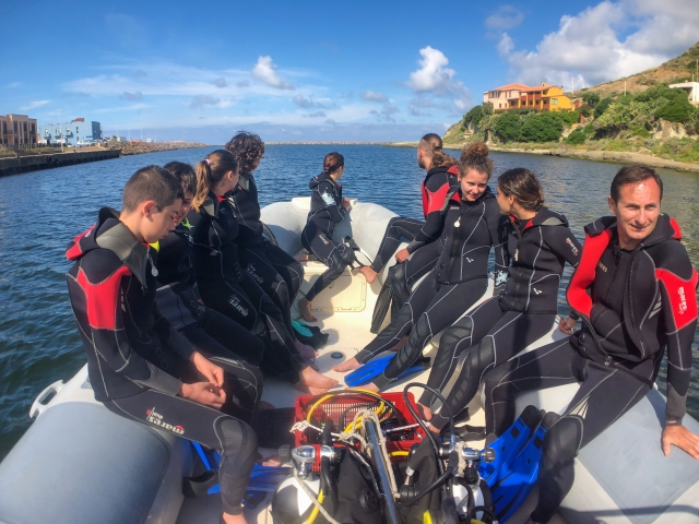  Arriving at the dive site
