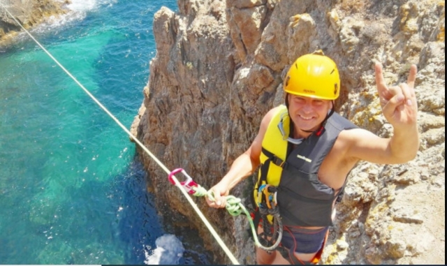 Coasteering 