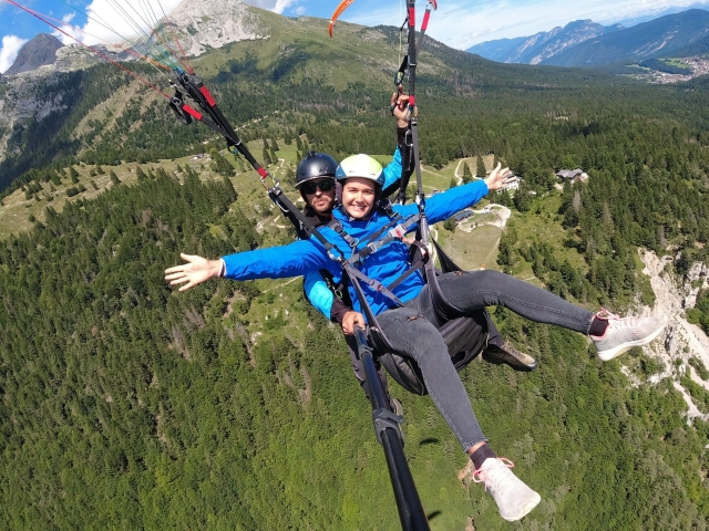 Paragliding flight over the Brenta Dolomites 30 min