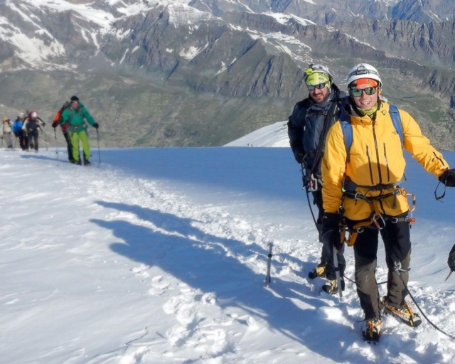  com os raquetes de neve no aosta 