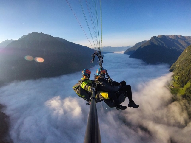  Kronplatz Gleitschirmfliegen in den Wolken 