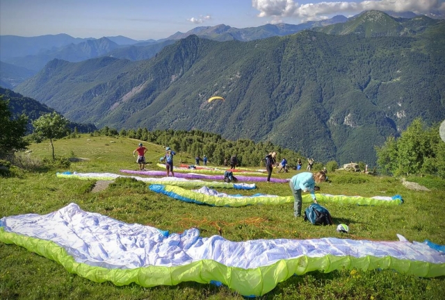  paragliding in the mountains 