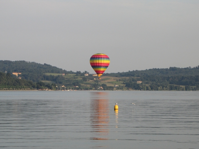 volando sobre el agua