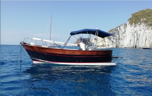  gozzo on the waters of palmarola 