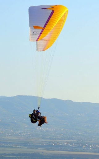 Akrobatisches Tandem-Gleitschirmfliegen + HD-Video im Tivoli 1H