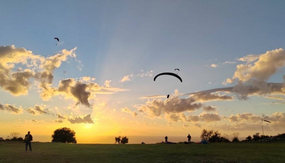 voo ao pôr do sol voo ao pôr do sol