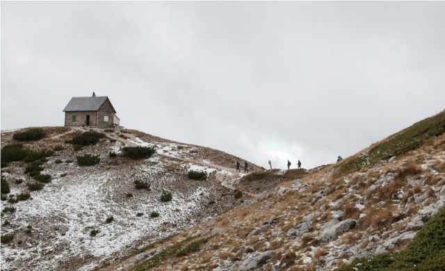  Landschaft mit Haus und Schnee 