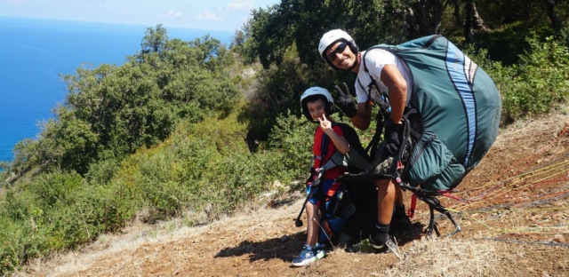  Paragliding flight in company 