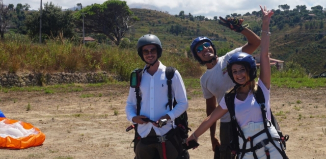  paragliding with friends is more beautiful 