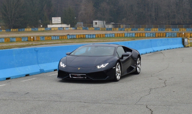  Lamborghini on track 