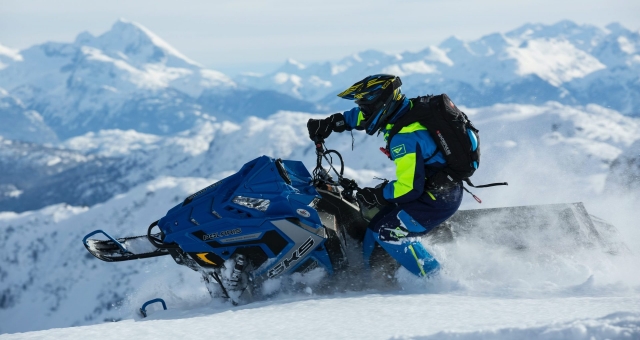  Diversión montando nuestras motos de nieve
