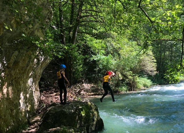 tuffati nel fiume corno