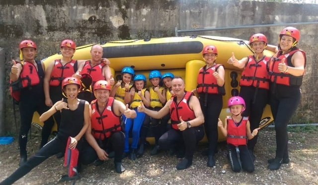 tutte le generazioni facendo rafting