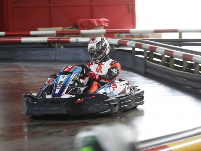  Sentir a adrenalina da experiência do kart