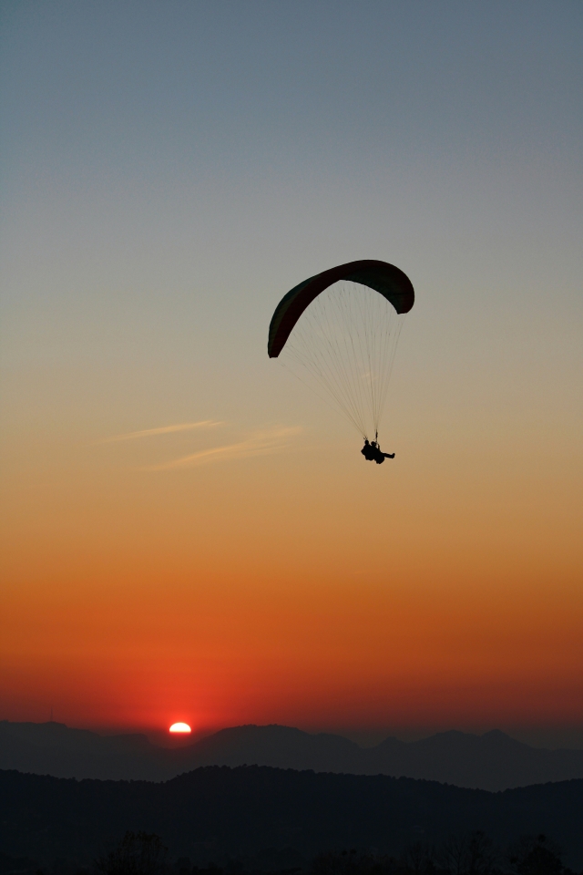  Volando al atardecer