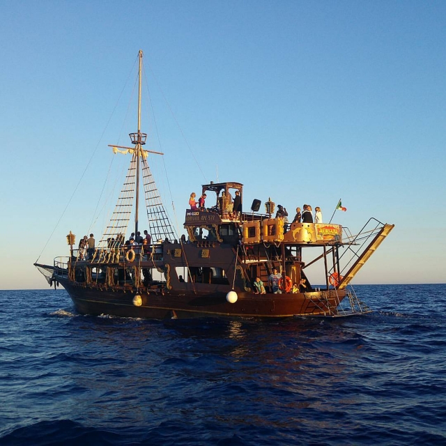  Trip on the pirate ship 