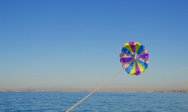  parasailing 