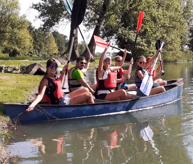 amiamo la canoa sul lago di garda