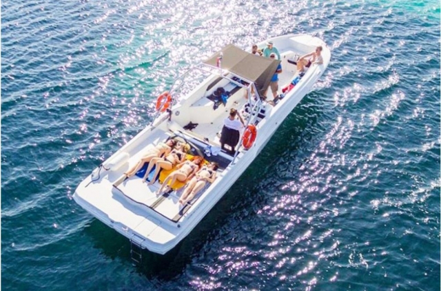  s'amuser sur un bateau à Sorrente 