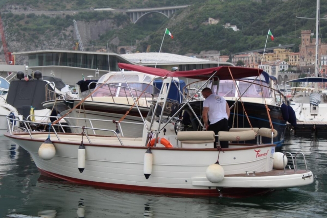  im Hafen von Salerno 